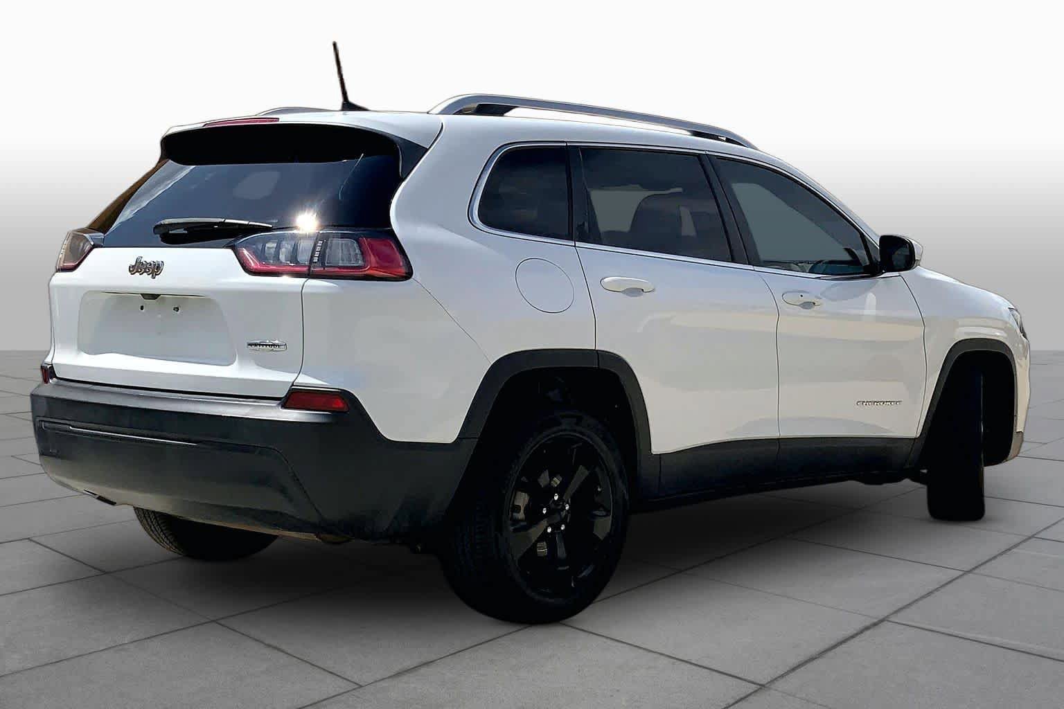 Used 2019 Jeep Cherokee Latitude Plus FWD image 13