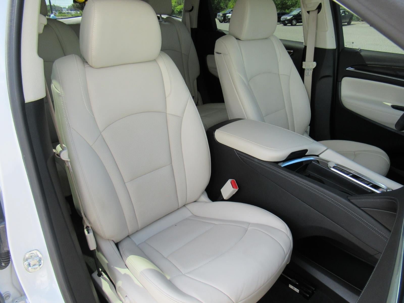 Used 2023 Buick Enclave Essence FWD image 9