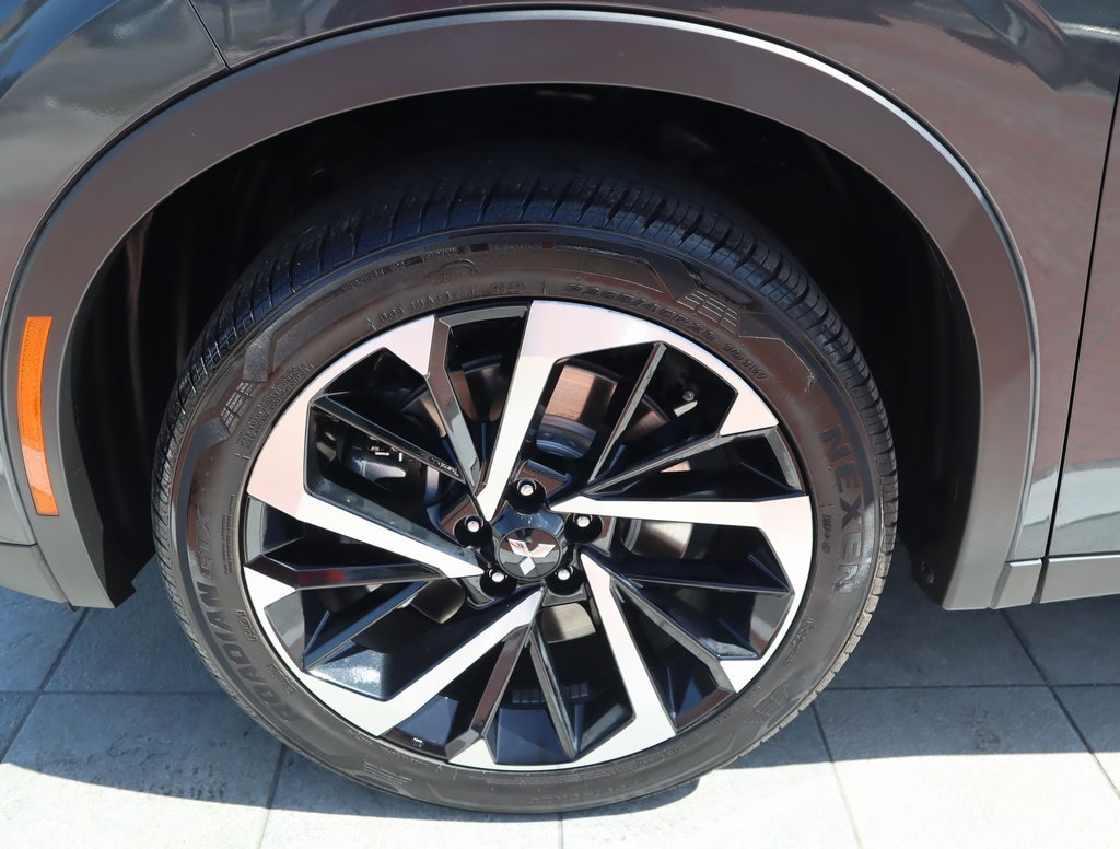 Used 2024 Mitsubishi Outlander SE Black Edition image 9