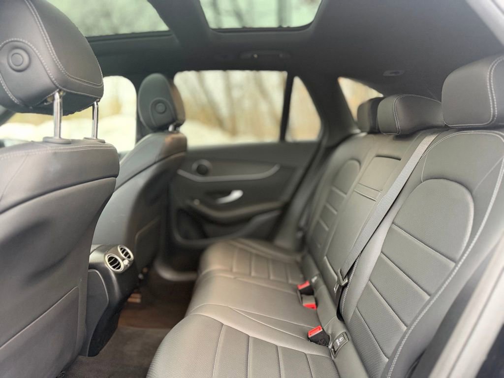 Used 2022 Mercedes-Benz GLC 300 4MATIC image 23