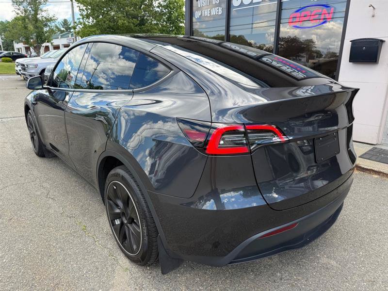 Used 2024 Tesla Model Y Long Range AWD/4WD image 2