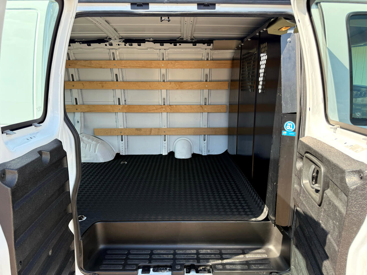 Used 2023 GMC Savana 2500 w/ Driver Convenience Package image 8