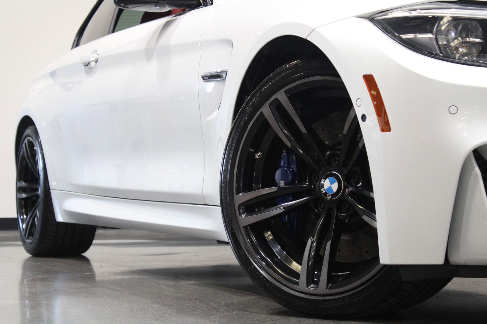 Used 2019 BMW M4 Convertible w/ Executive Package image 3