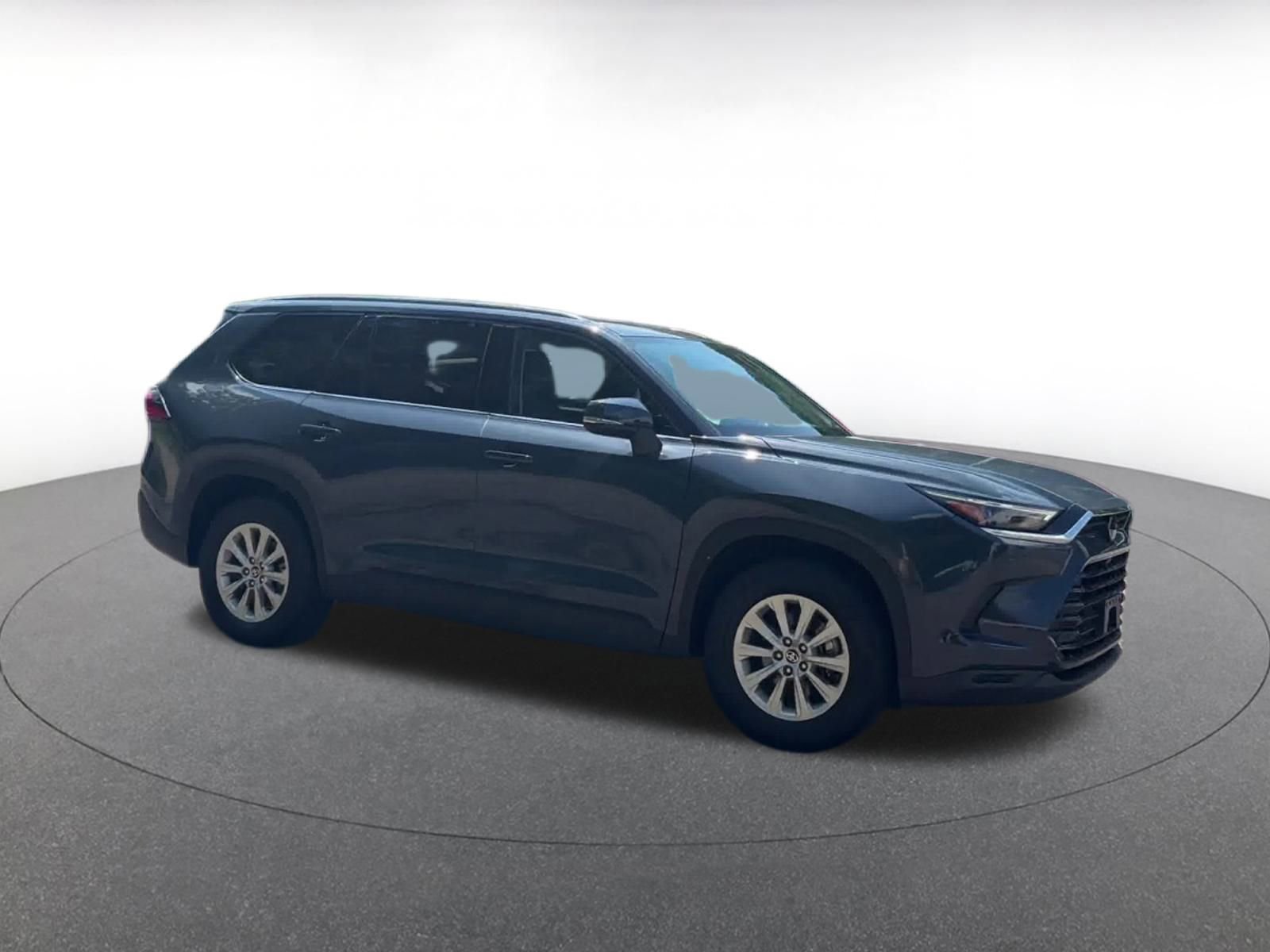 Used 2024 Toyota Grand Highlander XLE image 2