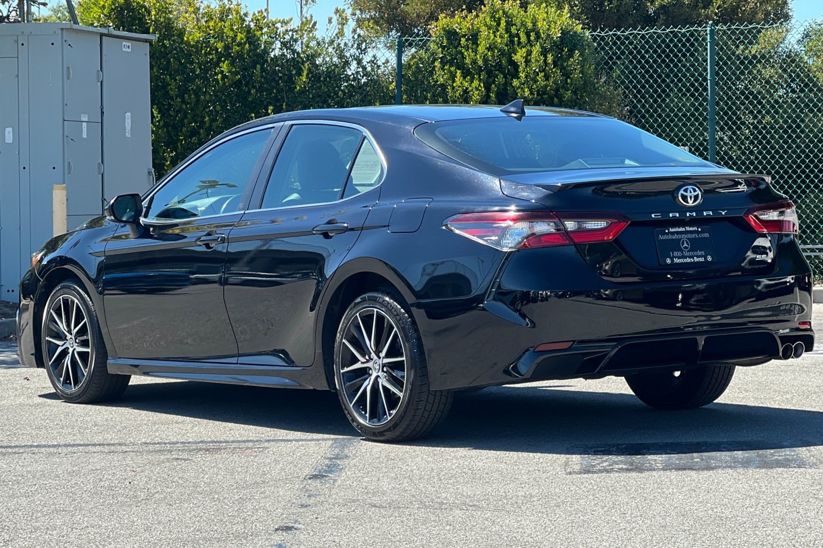 Used 2023 Toyota Camry SE FWD image 3