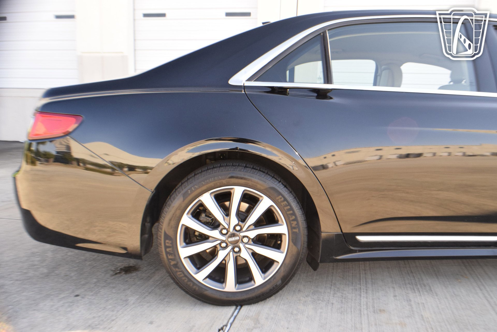 Used 2018 Lincoln Continental Premiere image 38