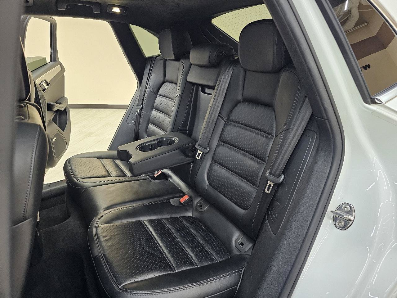 Used 2017 Porsche Macan Turbo AWD/4WD image 26