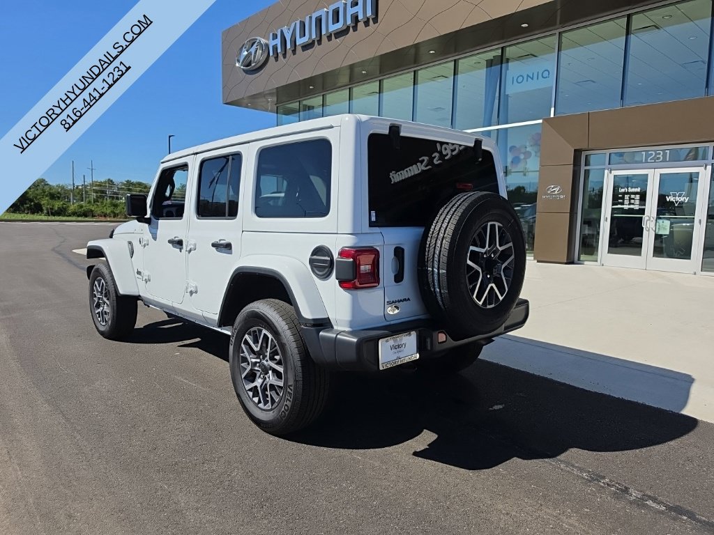 Used 2025 Jeep Wrangler Unlimited Sahara AWD/4WD image 3