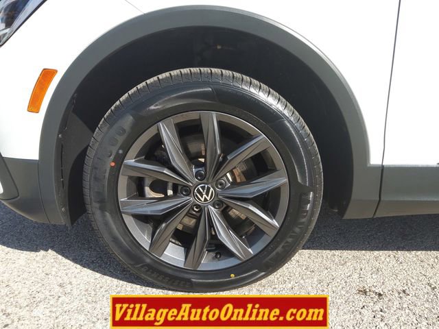 Used 2022 Volkswagen Tiguan SE AWD/4WD image 9