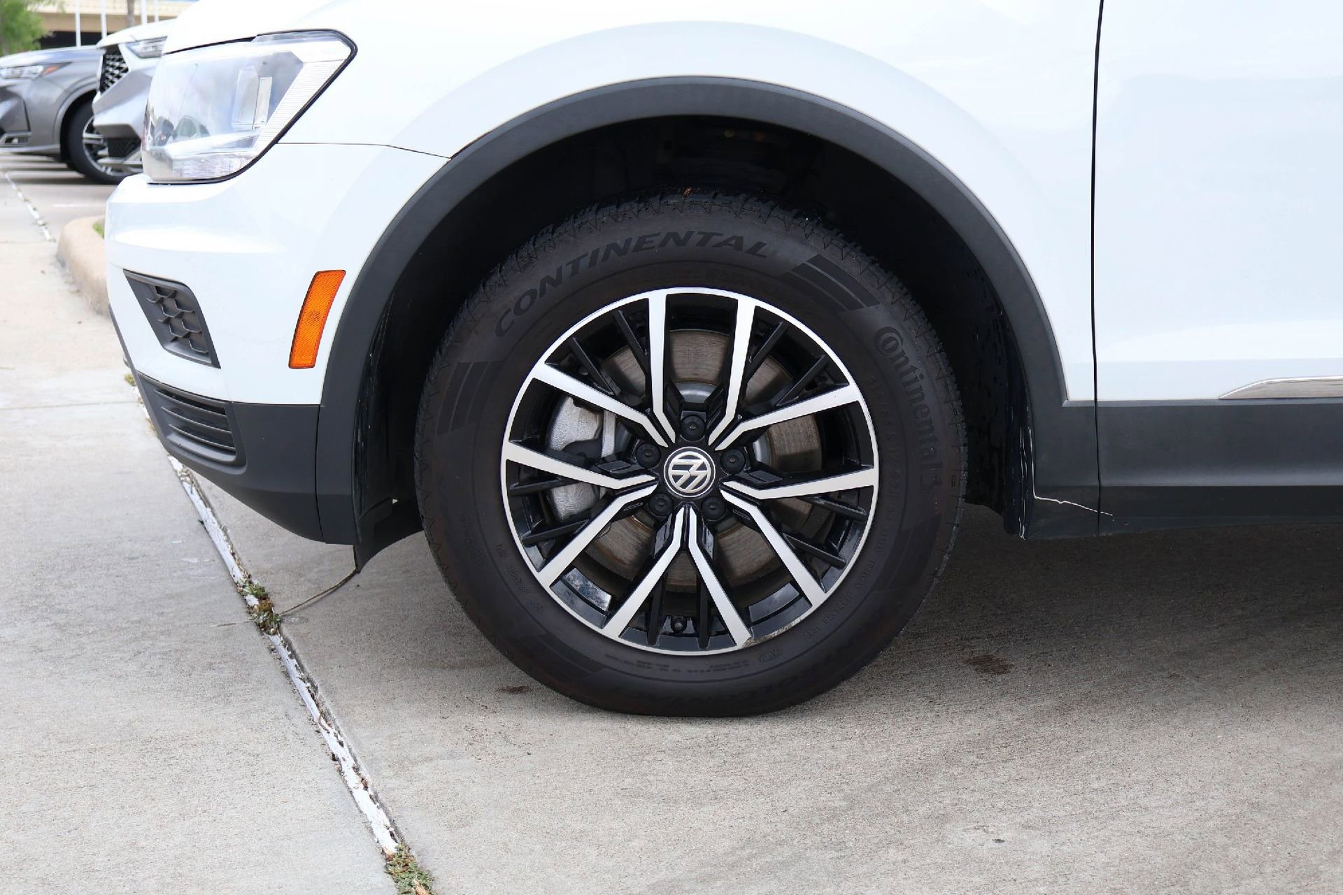 Used 2021 Volkswagen Tiguan SE FWD image 8