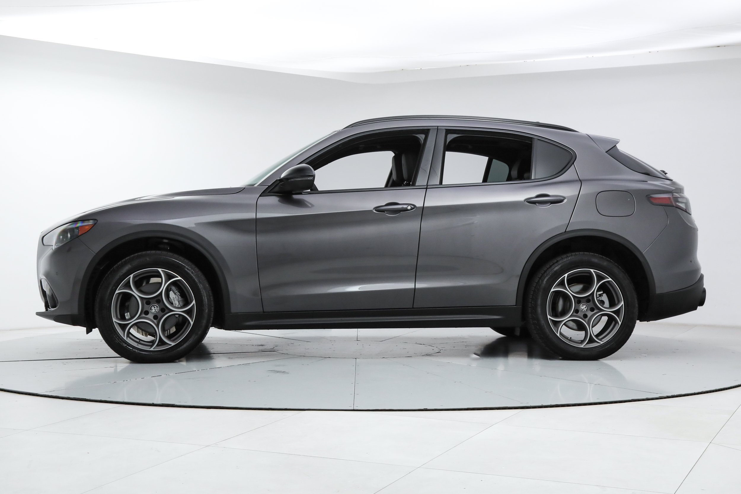 New 2025 Alfa Romeo Stelvio Sprint w/ Convenience Package AWD/4WD image 2