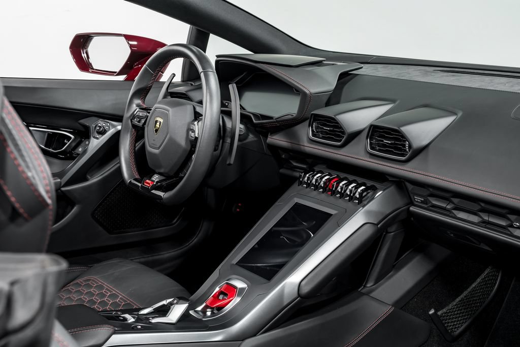 Used 2022 Lamborghini Huracan EVO RWD image 30