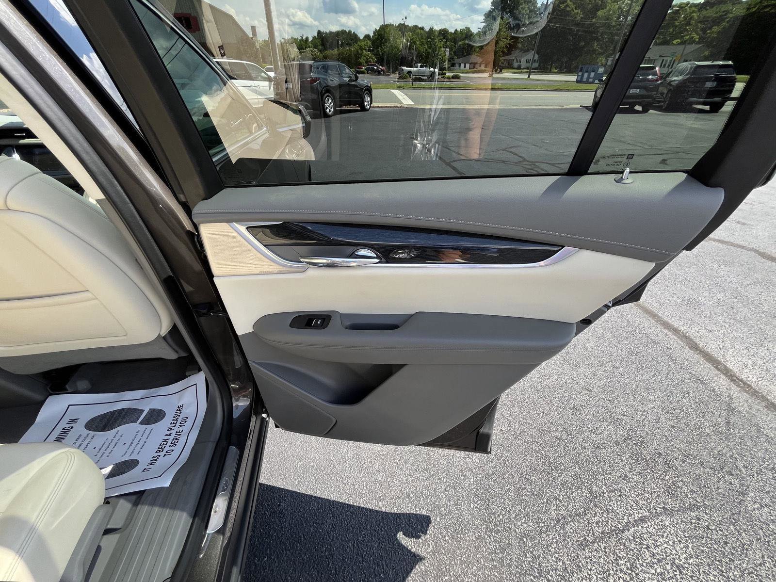 Used 2020 Cadillac XT6 Premium Luxury image 17