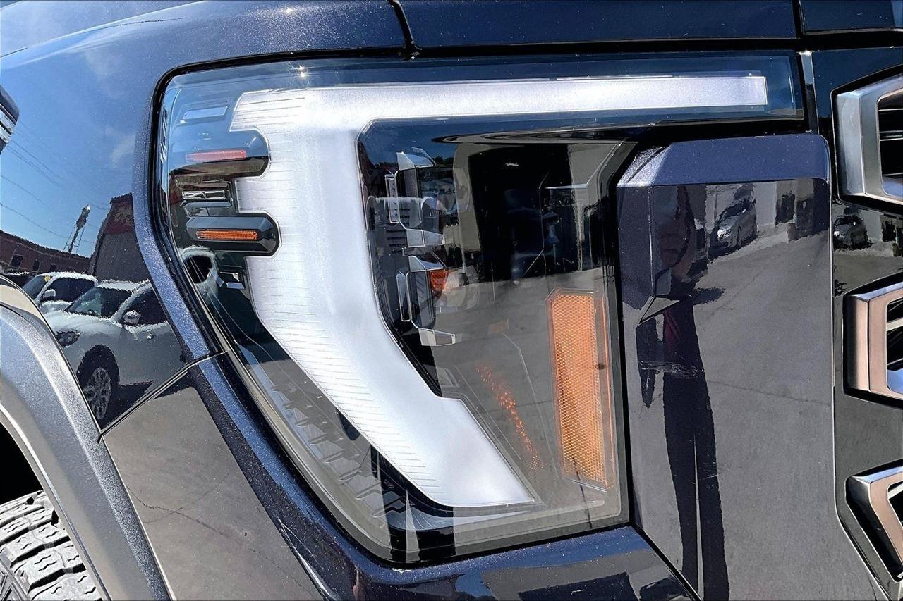 Used 2025 GMC Sierra 2500 AT4X AWD/4WD image 34