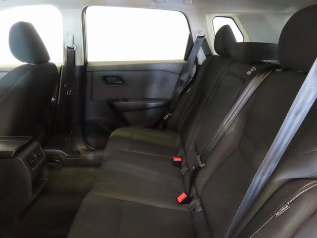 Used 2023 Nissan Rogue S image 28