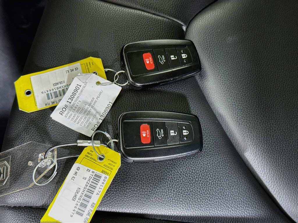 Certified 2022 Toyota Highlander XLE AWD/4WD image 36