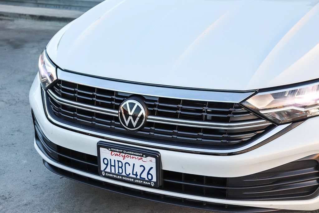 Used 2023 Volkswagen Jetta SE FWD image 6