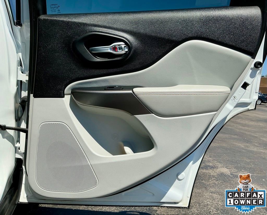 Used 2022 Jeep Cherokee Latitude Lux w/ Sun & Sound Group AWD/4WD image 27