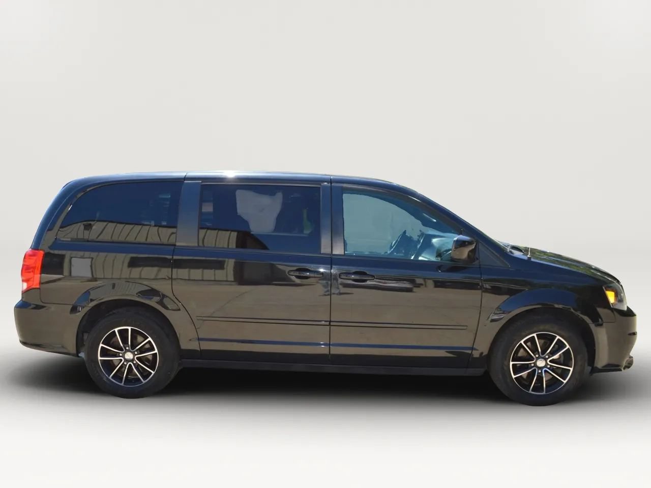 Used 2016 Dodge Grand Caravan SXT w/ UConnect Hands-Free Group FWD image 10