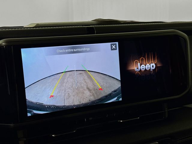 Used 2025 Jeep Wrangler Unlimited Rubicon AWD/4WD image 16