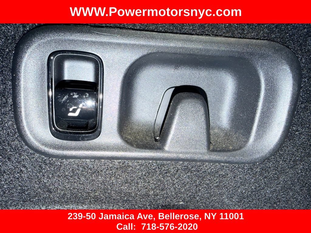 Used 2022 Mercedes-Benz C 300 4MATIC Sedan w/ Pinnacle Trim Package image 16