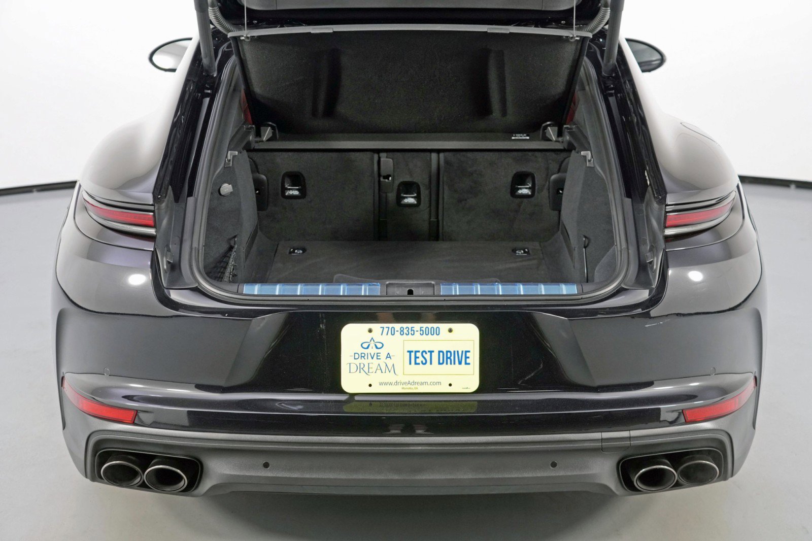 Used 2024 Porsche Panamera image 10