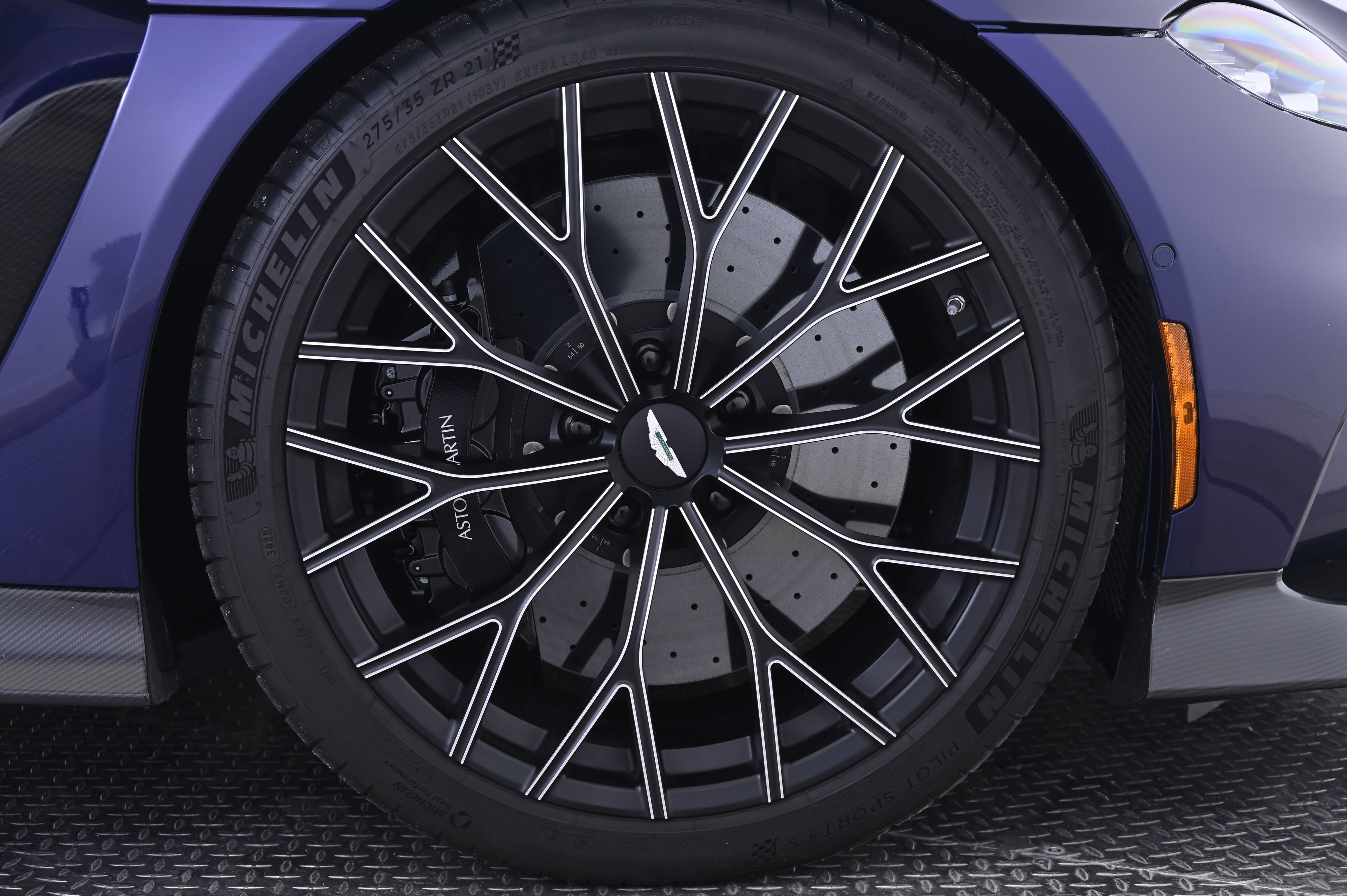 Used 2023 Aston Martin V12 Vantage Roadster image 19
