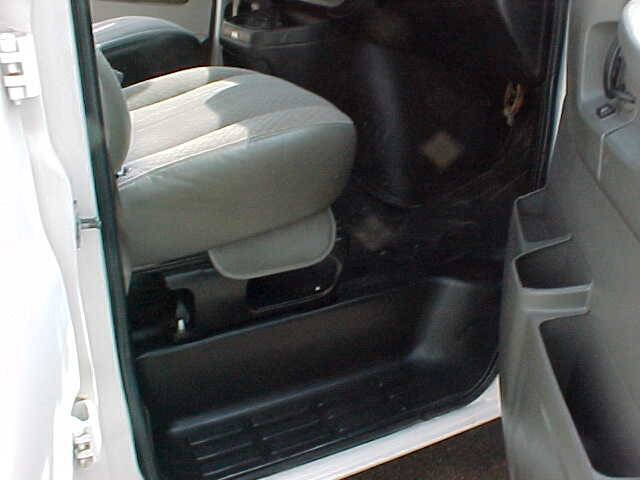 Used 2013 Chevrolet Express 3500 w/ Express Access Plus Package RWD image 33