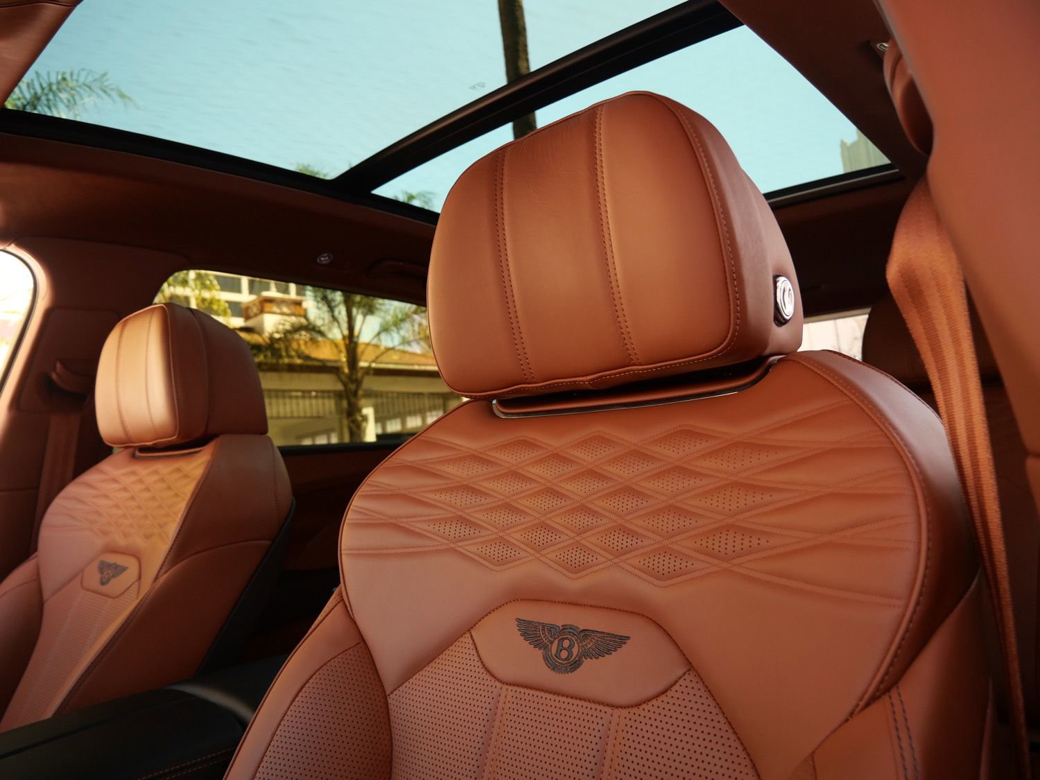 Used 2023 Bentley Bentayga Extended Wheelbase image 18