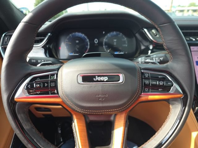 Used 2025 Jeep Grand Cherokee Summit AWD/4WD image 23