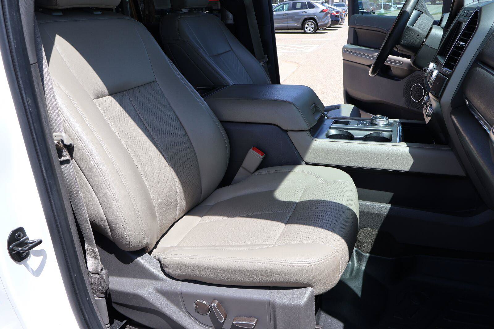 Used 2019 Ford Expedition XLT w/ Equipment Group 202A RWD image 22