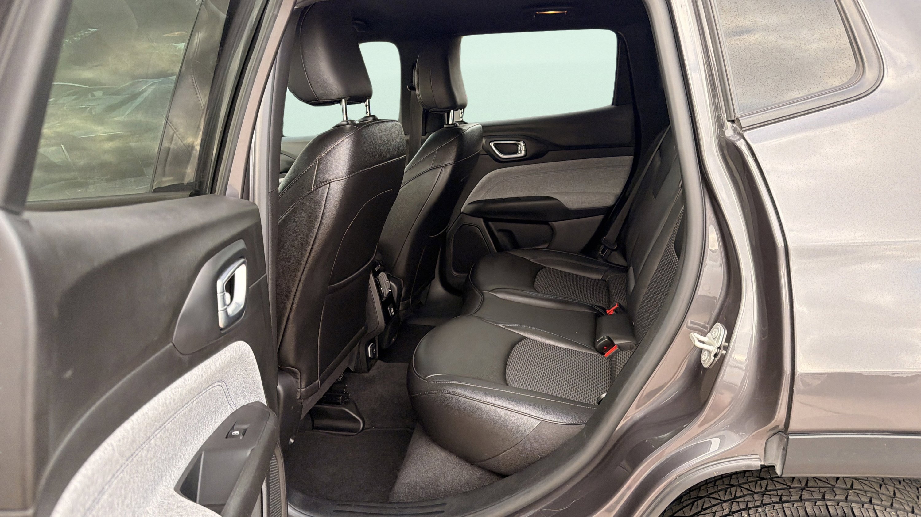 Used 2024 Jeep Compass Latitude image 19