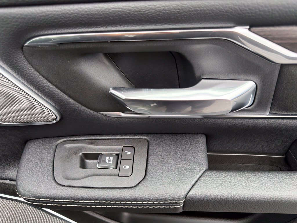 New 2026 RAM 1500 Laramie AWD/4WD image 41