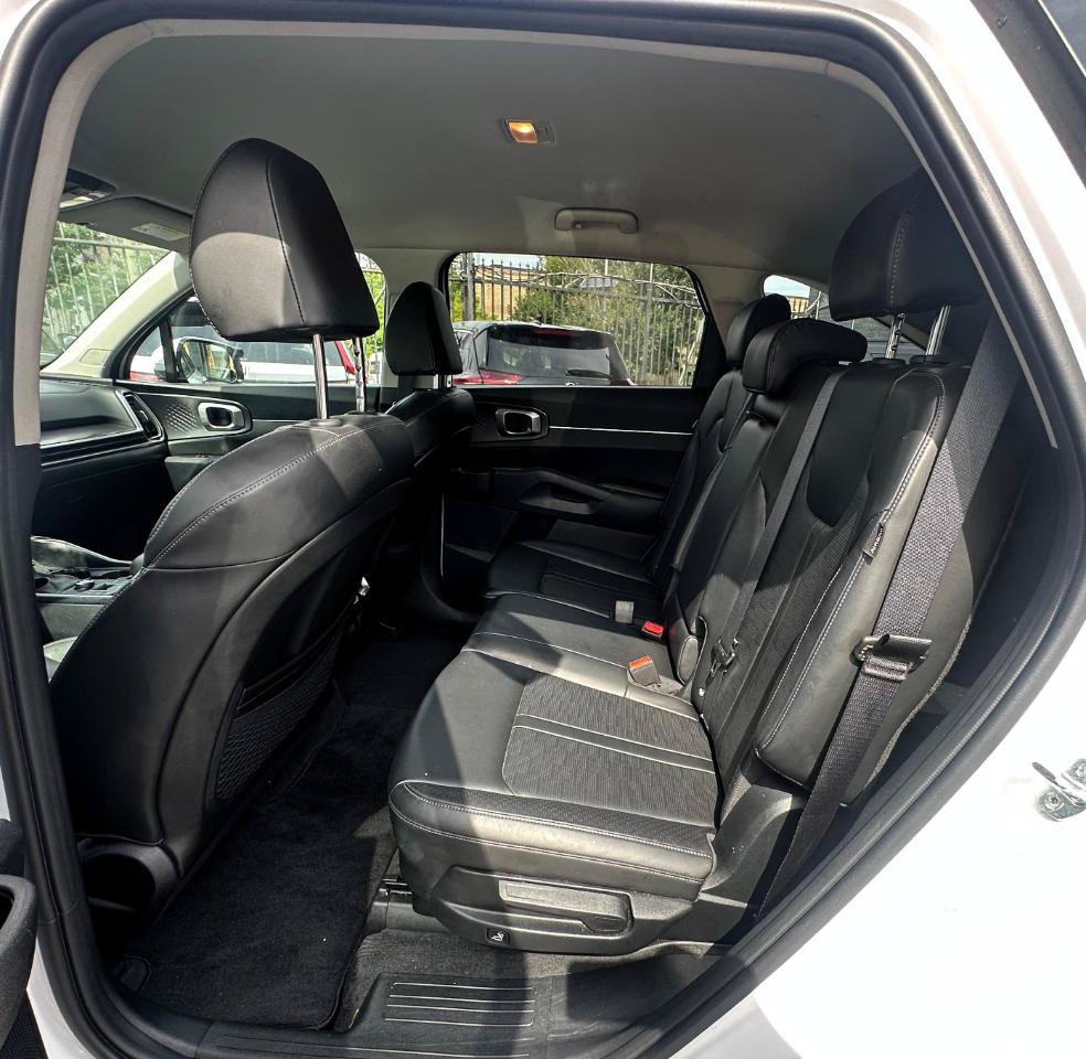 Used 2024 Kia Sorento S FWD image 23