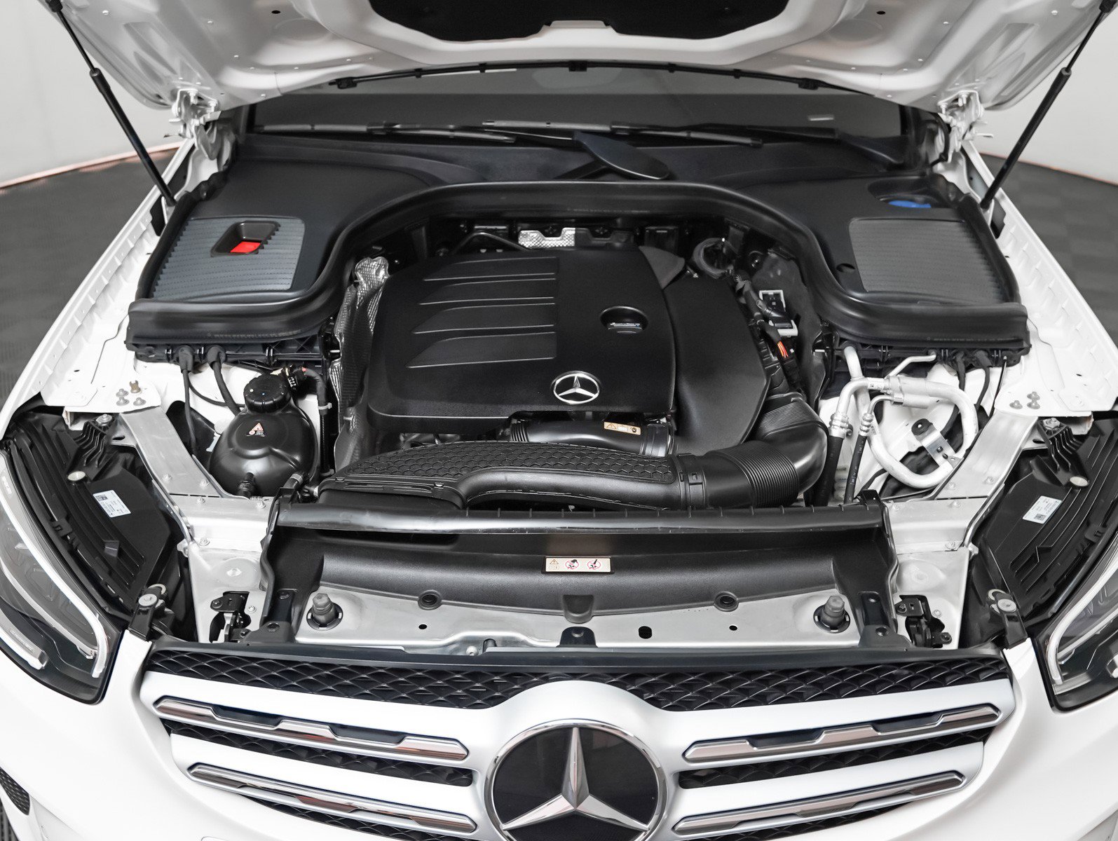 Certified 2022 Mercedes-Benz GLC 300 image 4