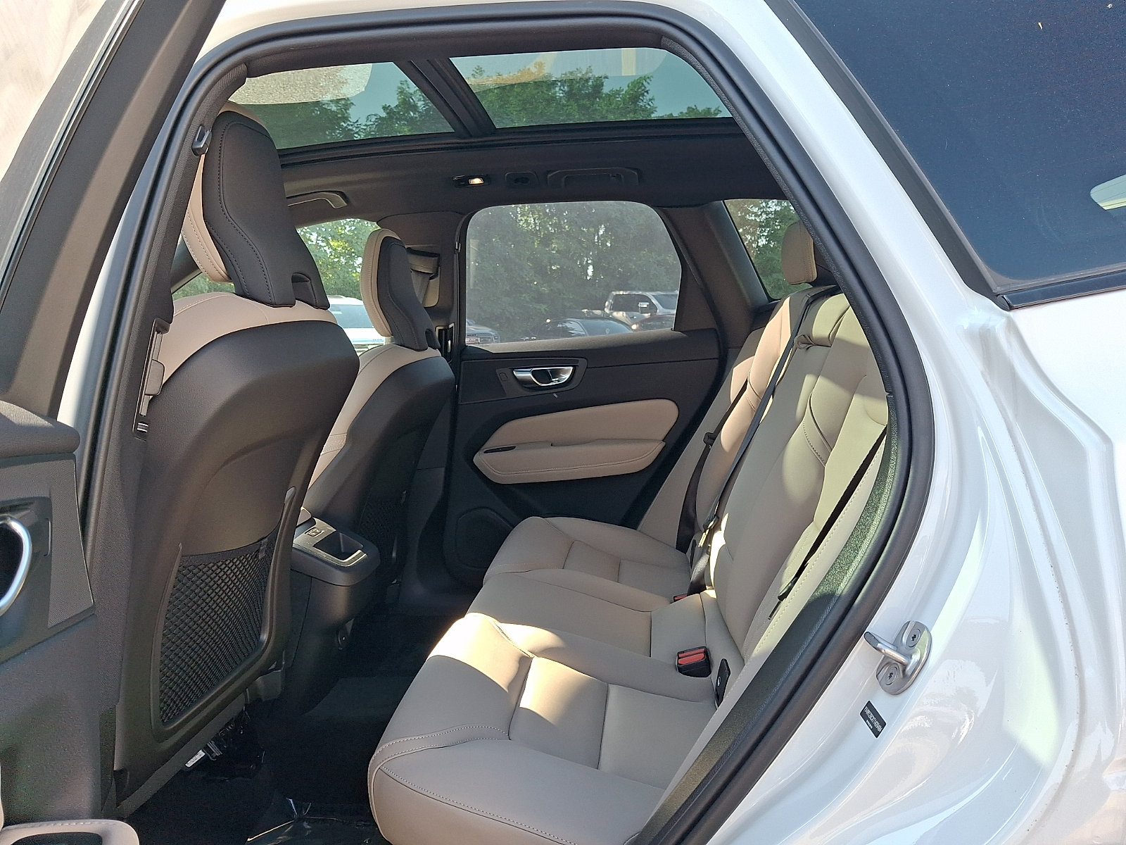 New 2026 Volvo XC60 B5 Plus w/ Protection Package Premier AWD/4WD image 8