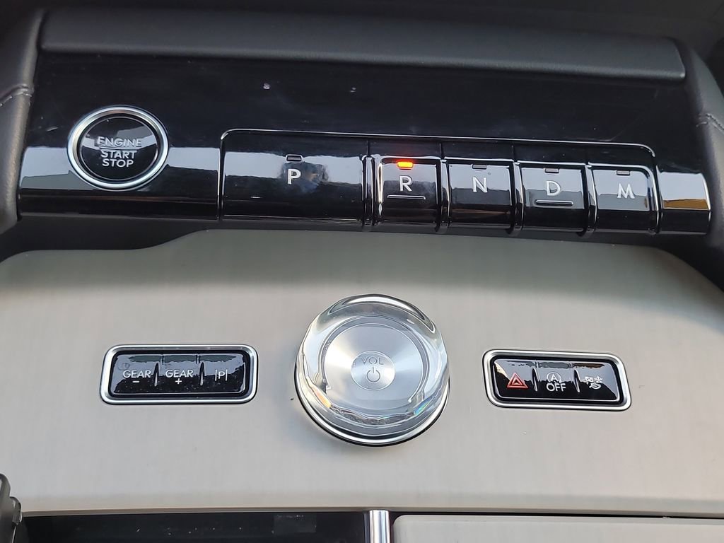 Used 2025 Lincoln Navigator Reserve w/ Jet Appearance Package image 28