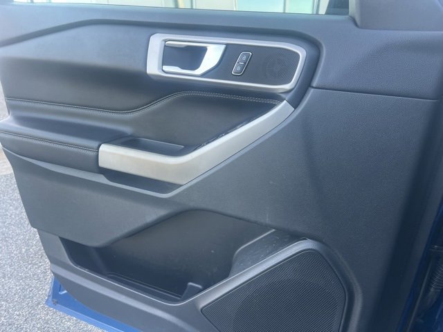 Used 2021 Ford Explorer XLT w/ Equipment Group 202A image 6