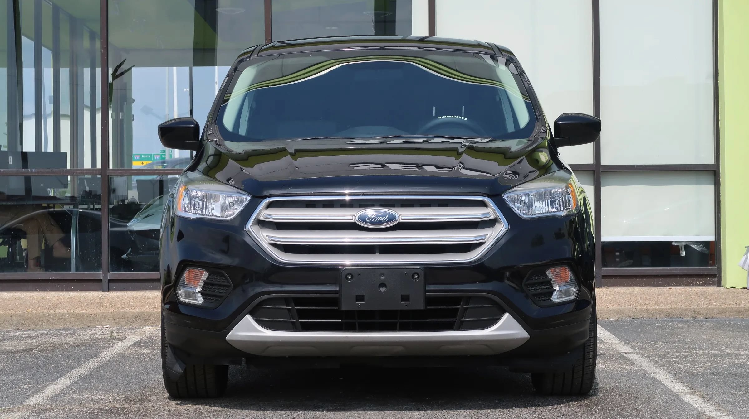 Used 2019 Ford Escape SE FWD image 2