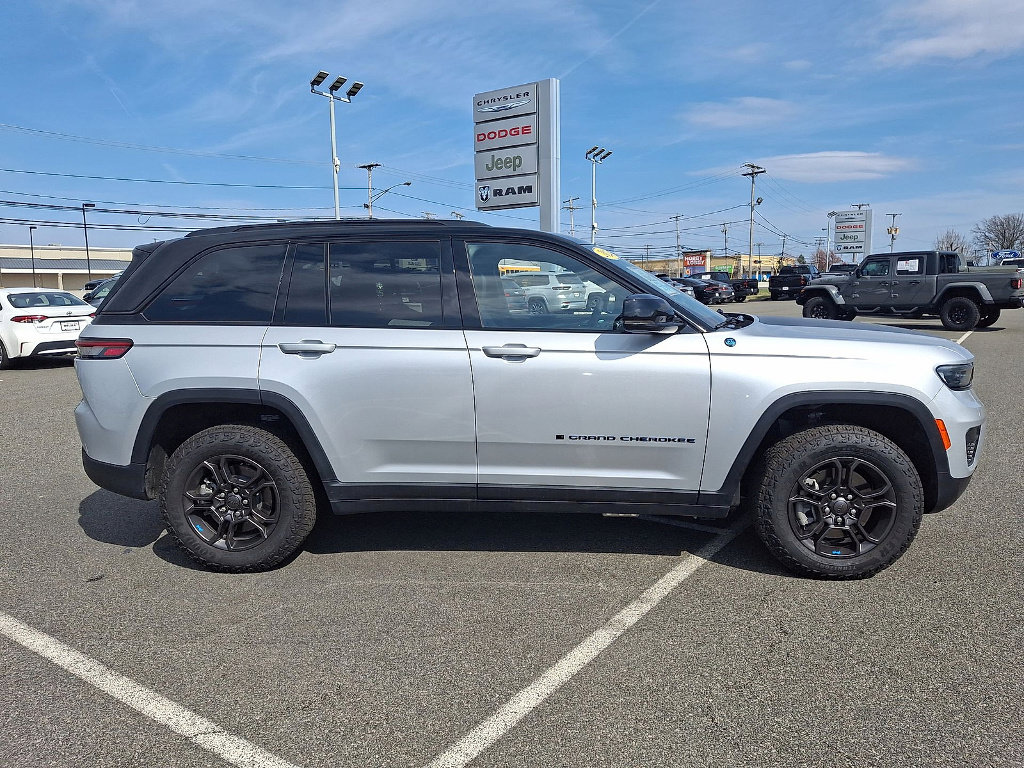 Used 2024 Jeep Grand Cherokee Trailhawk image 26