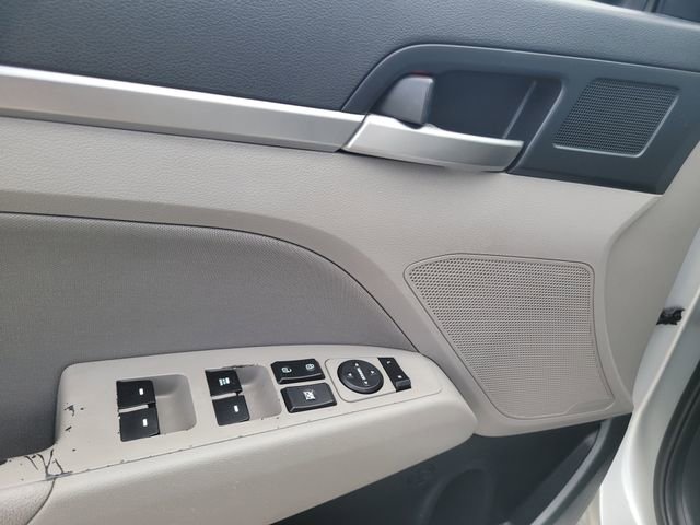 Used 2020 Hyundai Elantra SEL FWD image 16