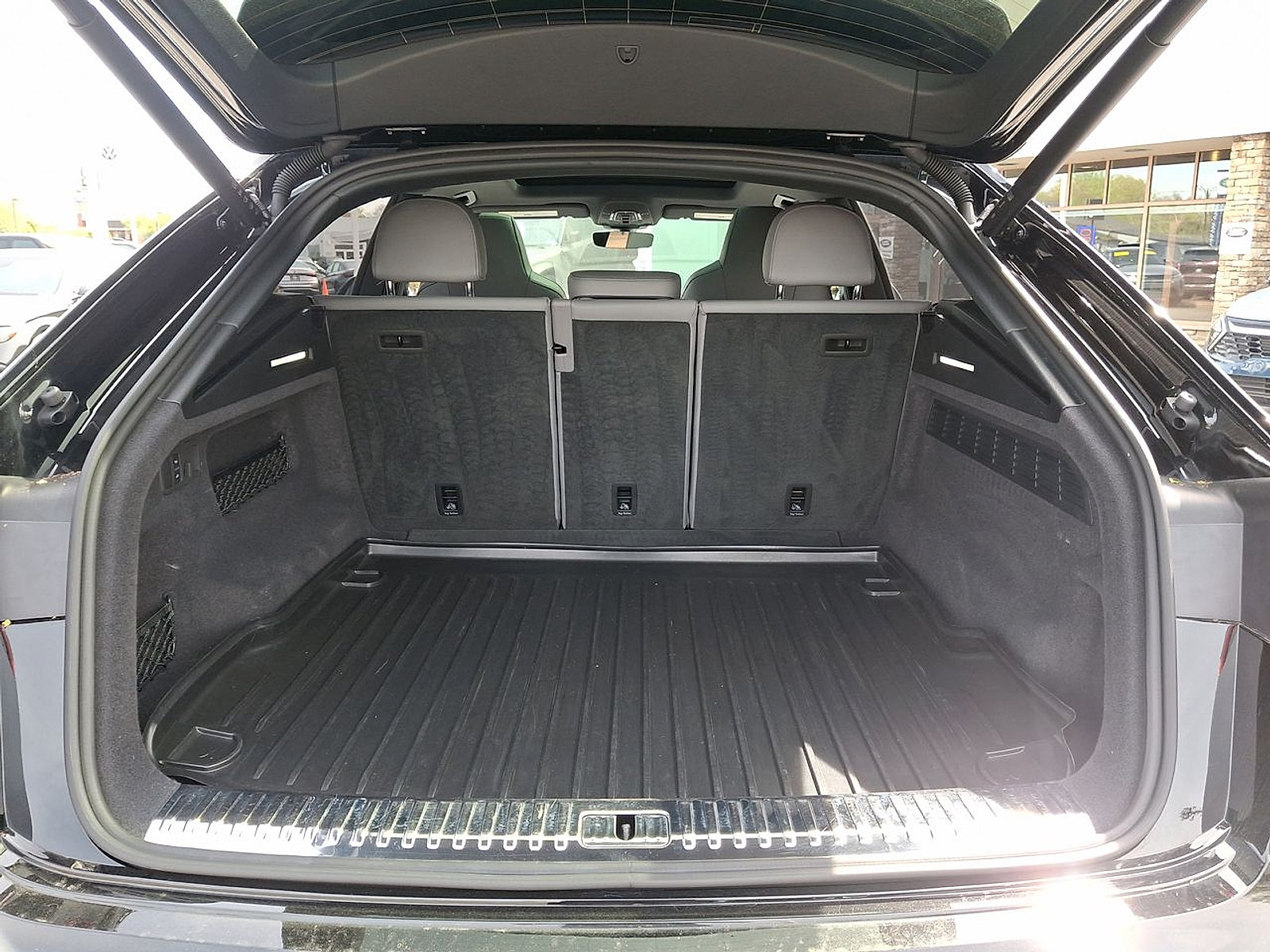 Used 2023 Audi SQ8 Prestige AWD/4WD image 30