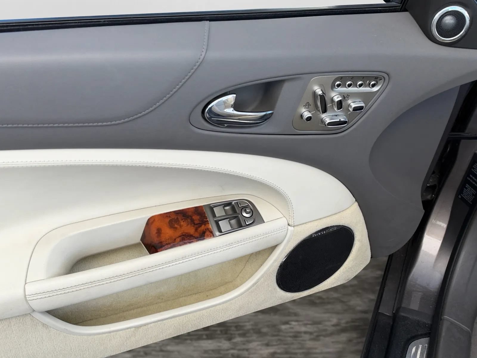 Used 2010 Jaguar XK Convertible RWD image 10