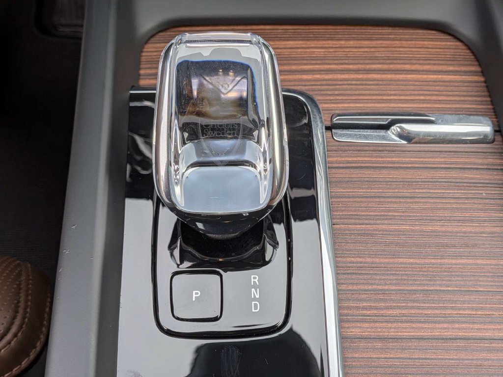 Certified 2024 Volvo XC60 T8 Ultimate w/ Climate Package AWD/4WD image 29