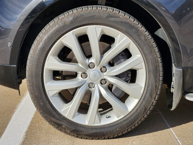 Used 2024 Land Rover Discovery Dynamic SE image 10