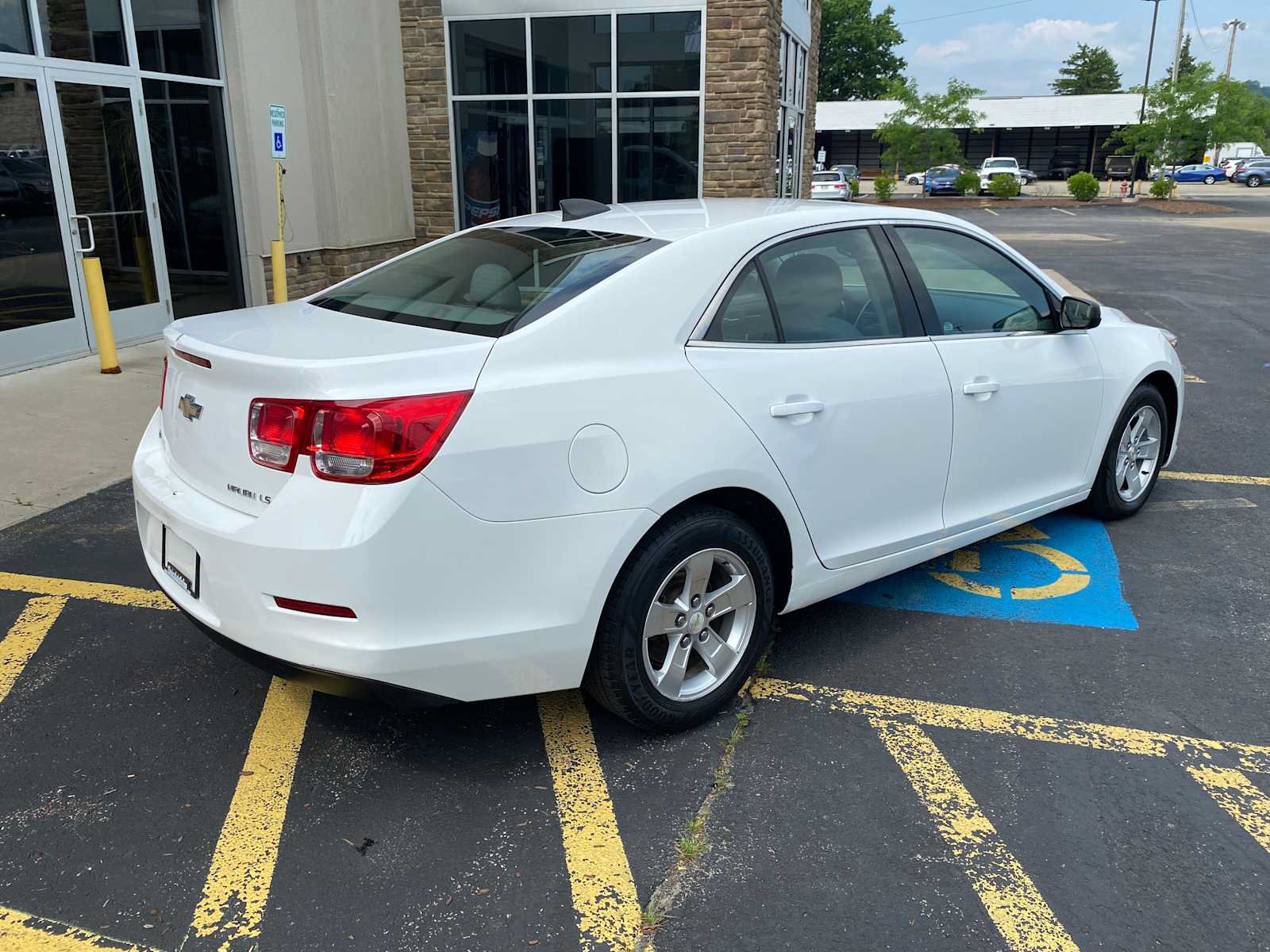 Used 2015 Chevrolet Malibu LS FWD image 4