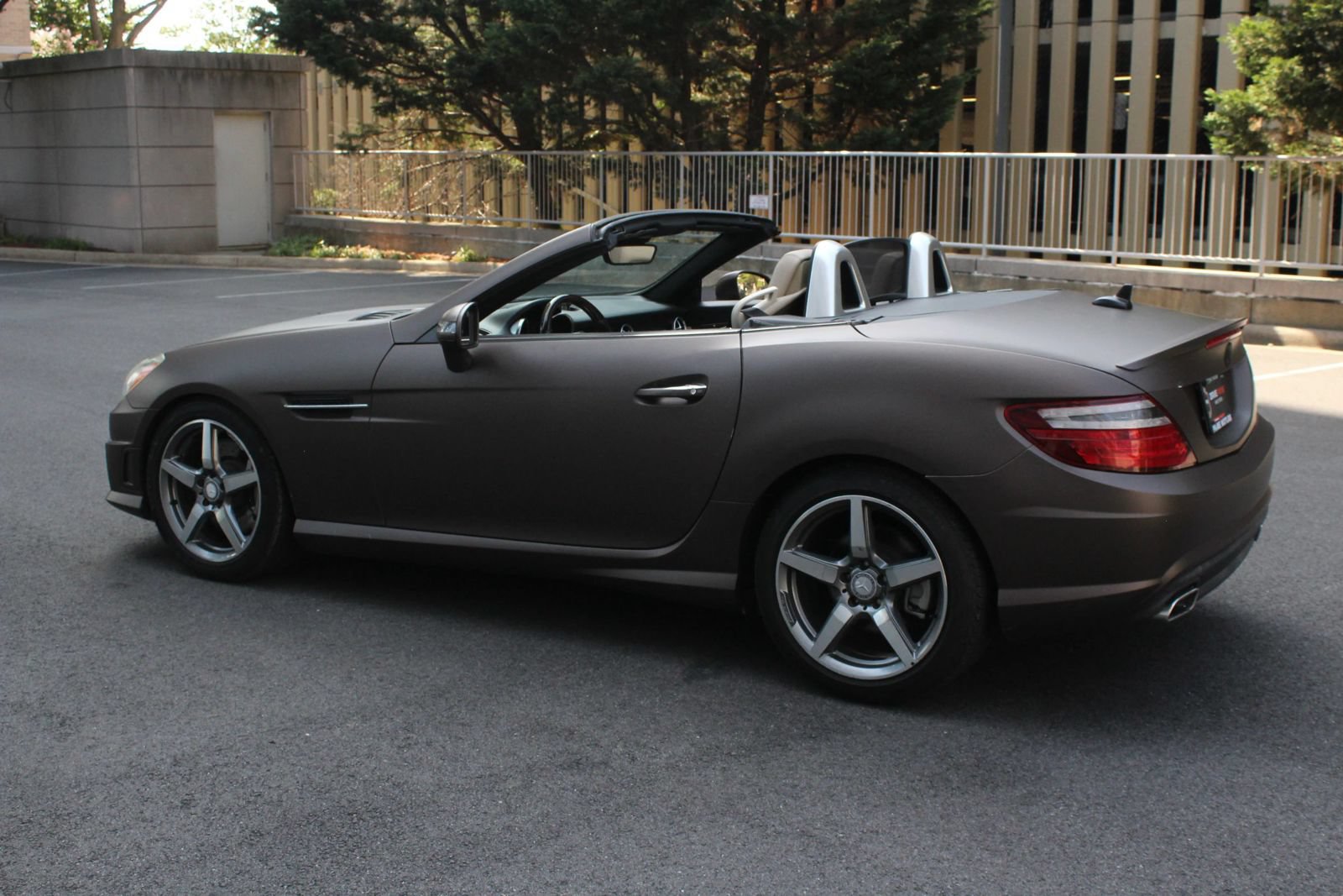 Used 2015 Mercedes-Benz SLK 350 w/ Multimedia Package image 9