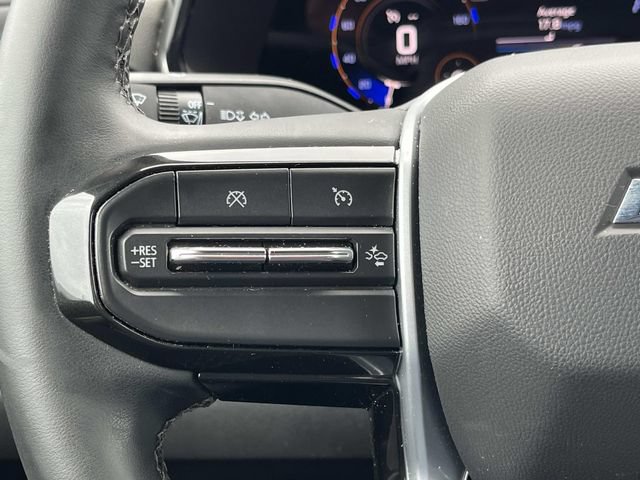 Used 2025 Chevrolet Colorado LT AWD/4WD image 25