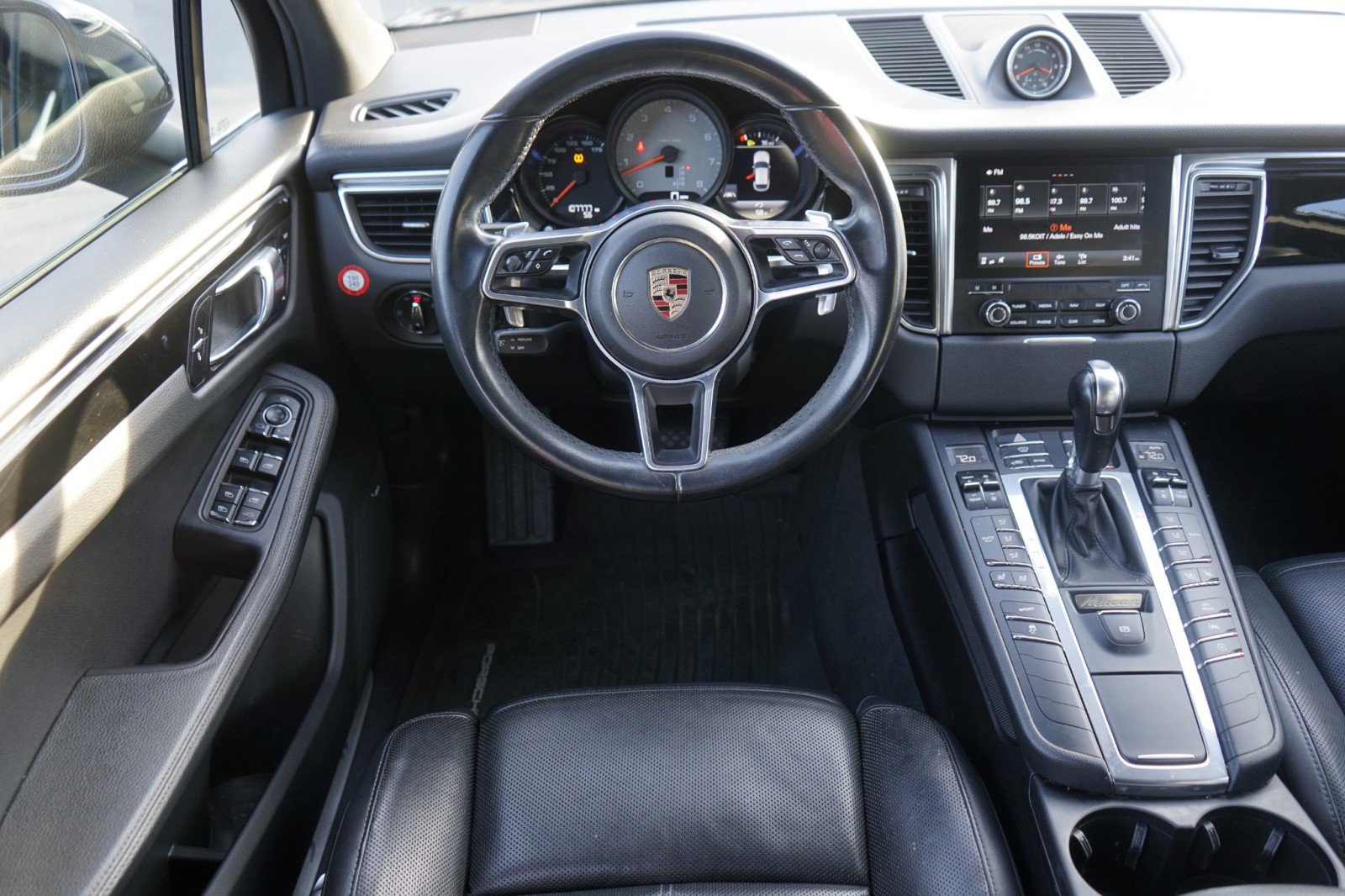 Used 2017 Porsche Macan S image 16