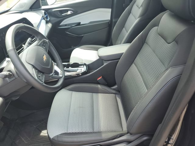 New 2026 Chevrolet Trax LT w/ Sunroof Package FWD image 17
